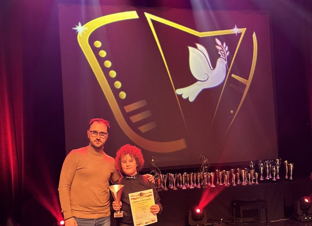 Profesor Miloš Stoimenov i Aleksa na takmičenju u Parizu