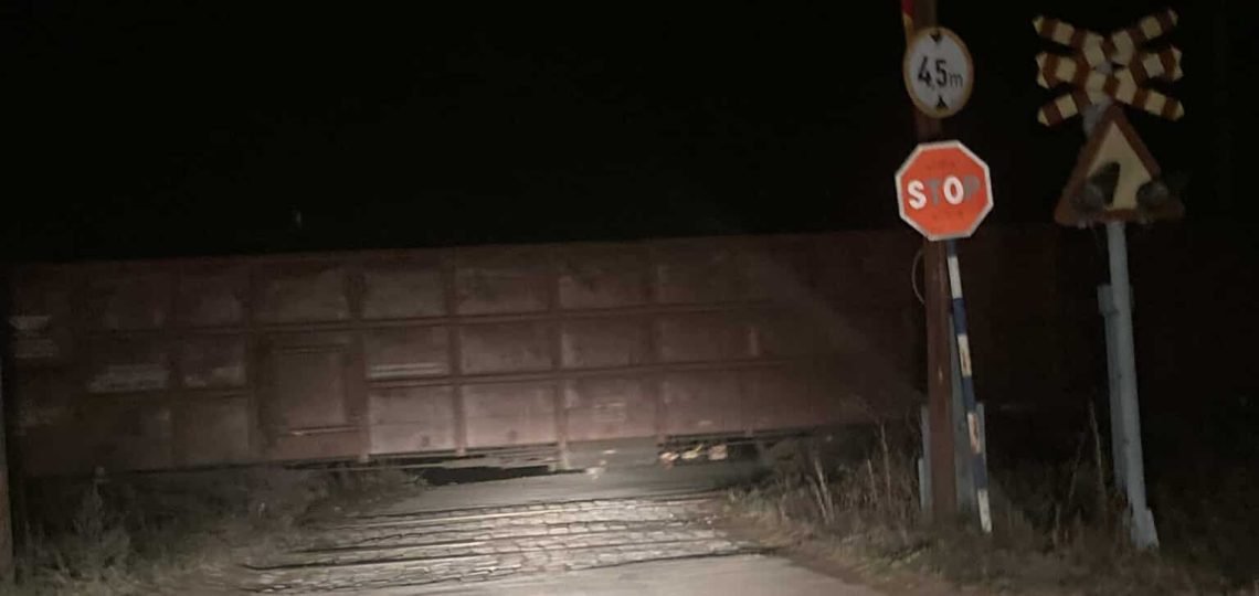 Voz prolazi rampa podignuta - Ristovac