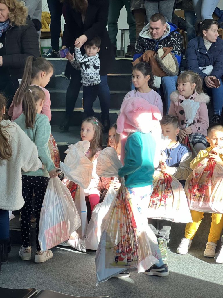 Fondacija Osmeh na dar obradovala mališane u selu Klenike