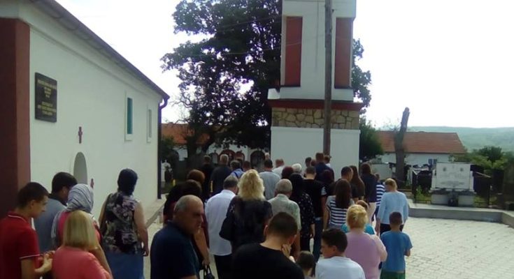 Sveštenik stiže u Levosoje