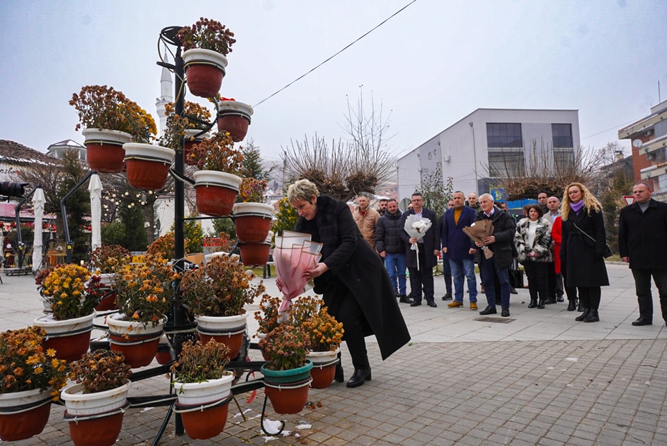 Cveće i odavanje pošte u Preševu