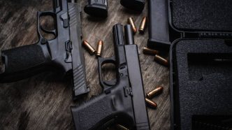 Policajac se tereti za krađu samo tri pištolja