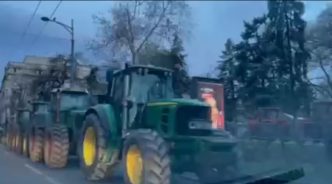 Traktori oko Pionirskog parka