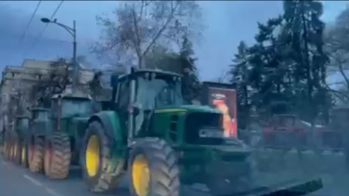 Traktori oko Pionirskog parka