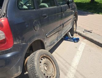 Posečene gume na vozilima Dixi Taxi