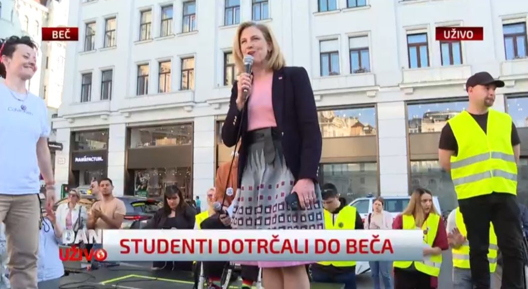 Austrijska ministarka na dočeku studenata u Beču