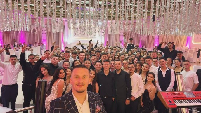 Maturanti Srednje škole "Sezai Suroi"