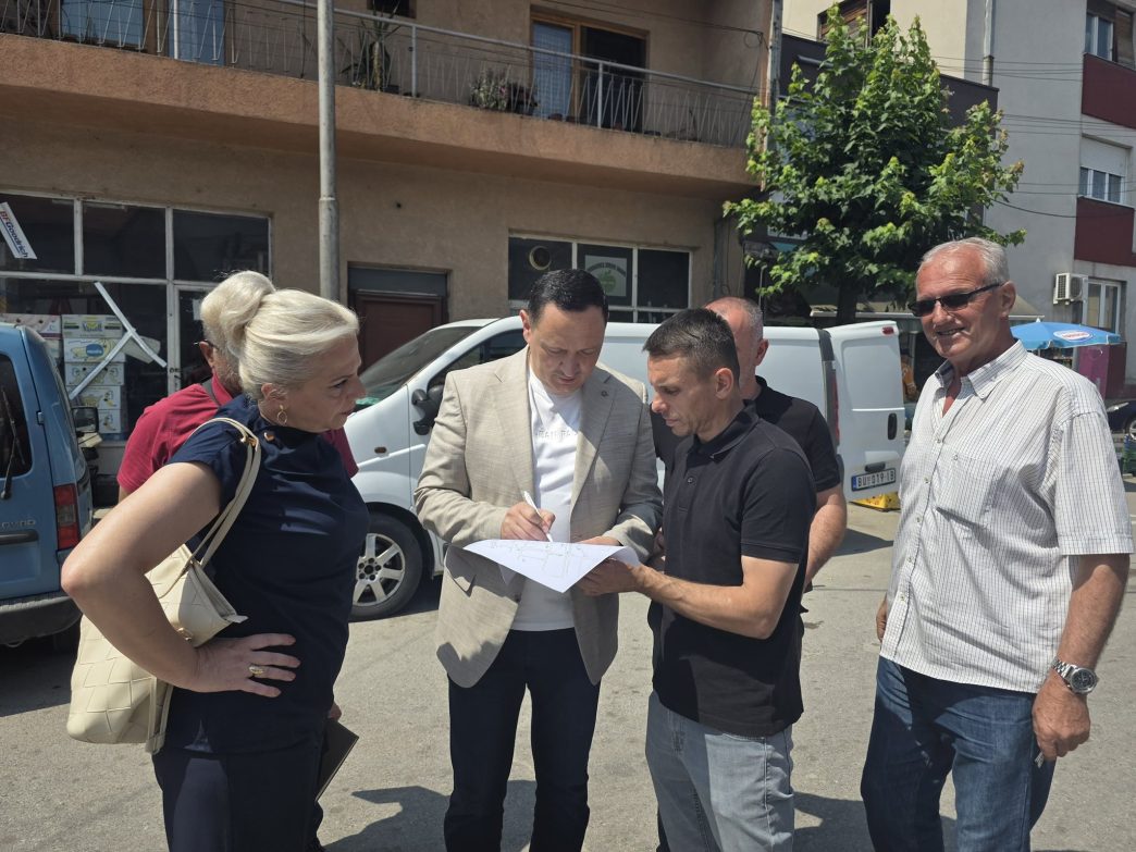 Pajaziti sa saradnicima iz opštinskih službi