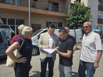 Pajaziti sa saradnicima iz opštinskih službi