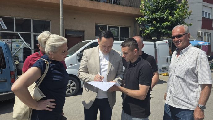 Pajaziti sa saradnicima iz opštinskih službi