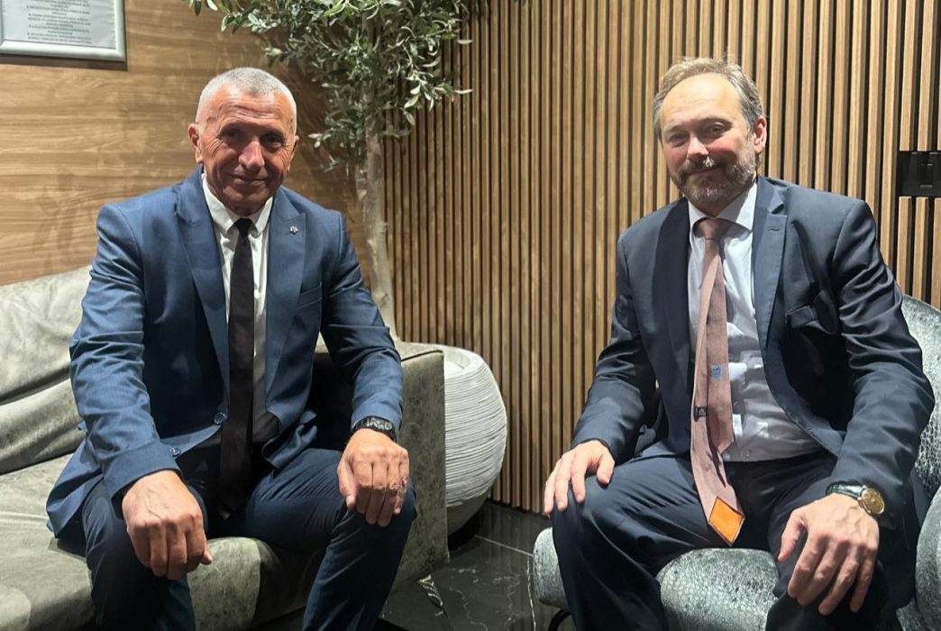 kamberi albanski poslanik