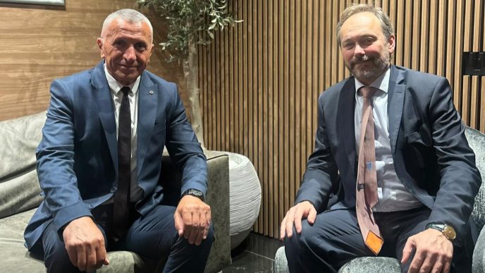 kamberi albanski poslanik