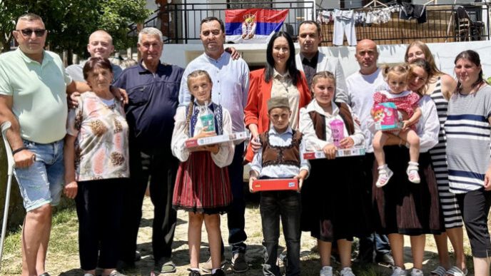 Ministarka Žarić Kovačević sa porodicom Anđelković