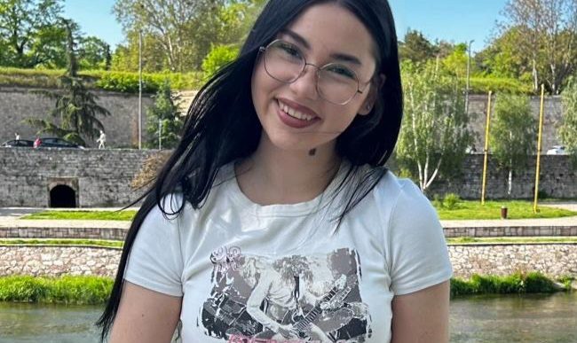 Dunja Mitić, đak generacije