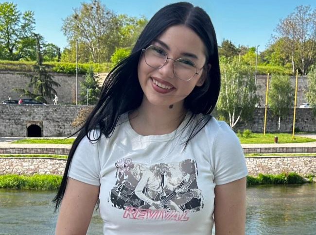 Dunja Mitić, đak generacije