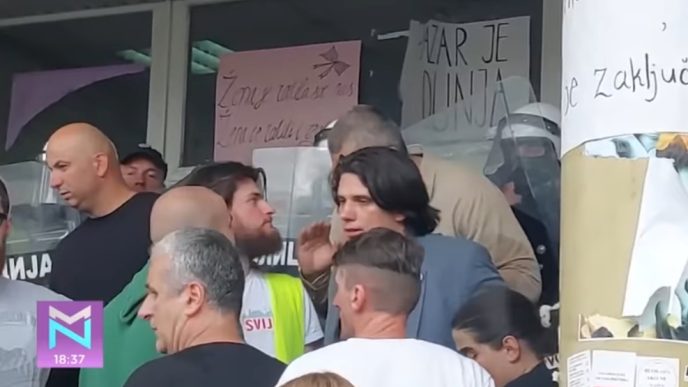 Novopazarski studenti opet ušli u zgradu fakulteta (foto Nova S)