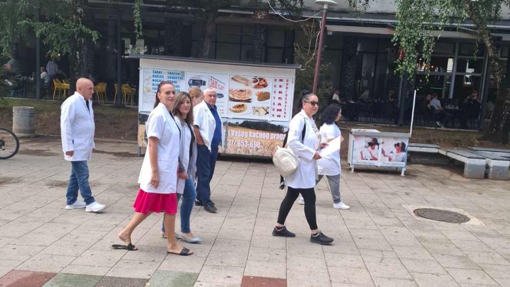Radnici Apoteke od Opštine traže rešenje