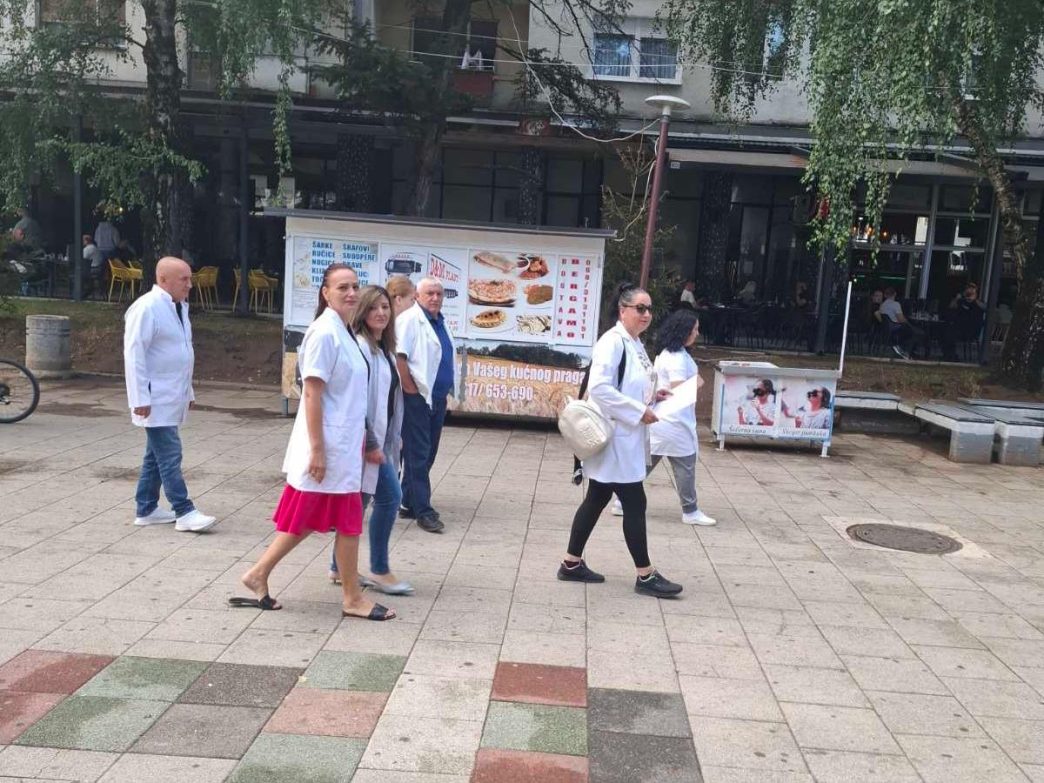 Radnici Apoteke od Opštine traže rešenje