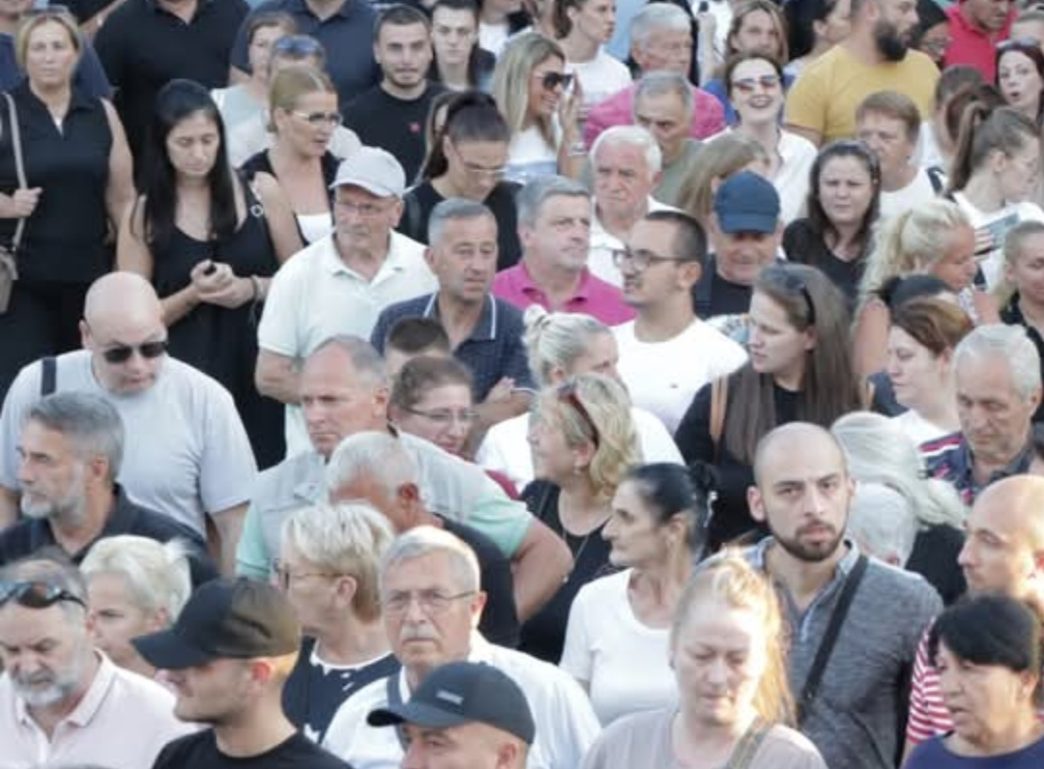 Kontraprotest naprednjaka (foto Vranje news)