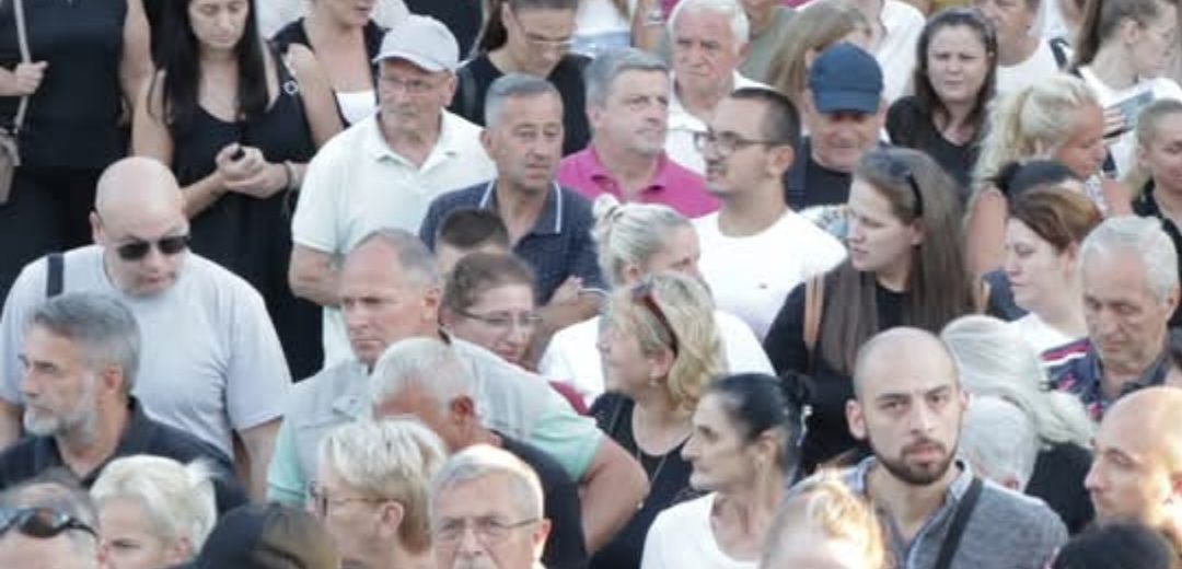 Kontraprotest naprednjaka (foto Vranje news)