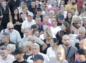Kontraprotest naprednjaka (foto Vranje news)