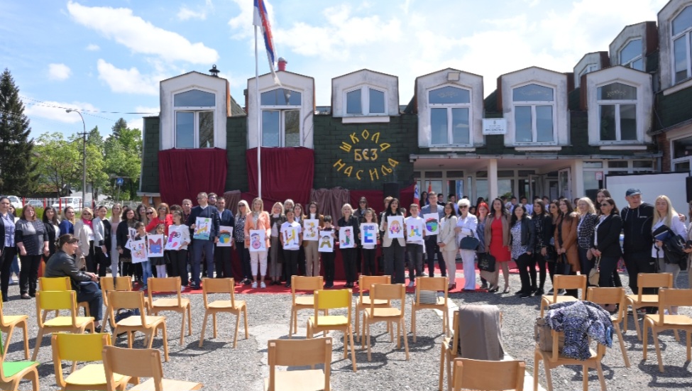 Novčana pomoć i za surduličke osnovce (foto Opština Surdulica)