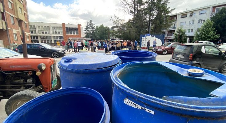 Foto arhiva: Protest ispred Opštine zbog nestašica vode