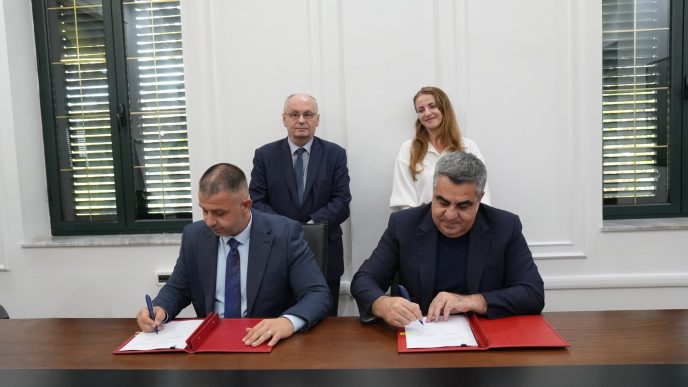 Redžepi i albanski ministar potpisali memorandum