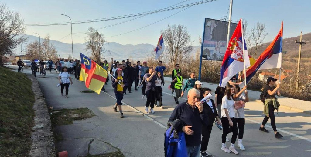 Mladi s juga na protestu