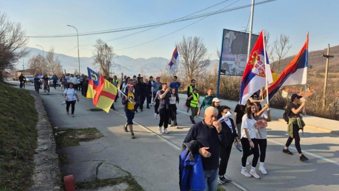 Mladi s juga na protestu