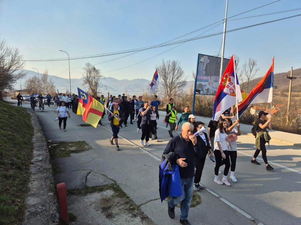 Mladi s juga na protestu