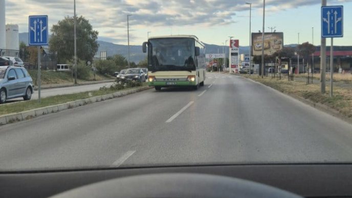 Autobus u kontrasmeru
